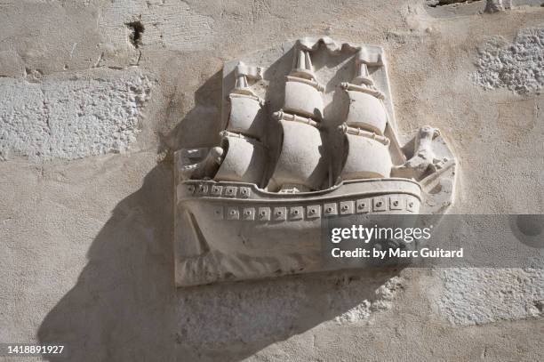 intricate carving at carmo convent, lisbon, portugal - carmo convent fotografías e imágenes de stock