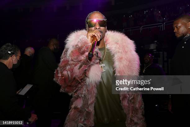Snoop Dogg is seen backstage at the 2022 MTV VMAs at Prudential Center on August 28, 2022 in Newark, New Jersey.