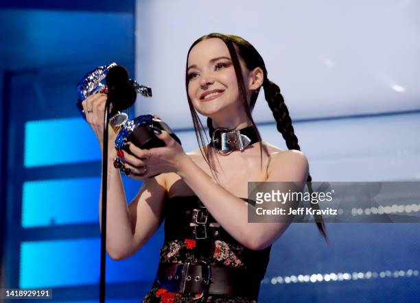 Dove Cameron accepts the award for Best New Artist at Prudential Center on August 28, 2022 in Newark, New Jersey.