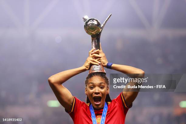 Salma Paralluelo of Spain celebrates with the trophy as they become champions of the FIFA U-20 Women's World Cup Costa Rica 2022 after winning the...