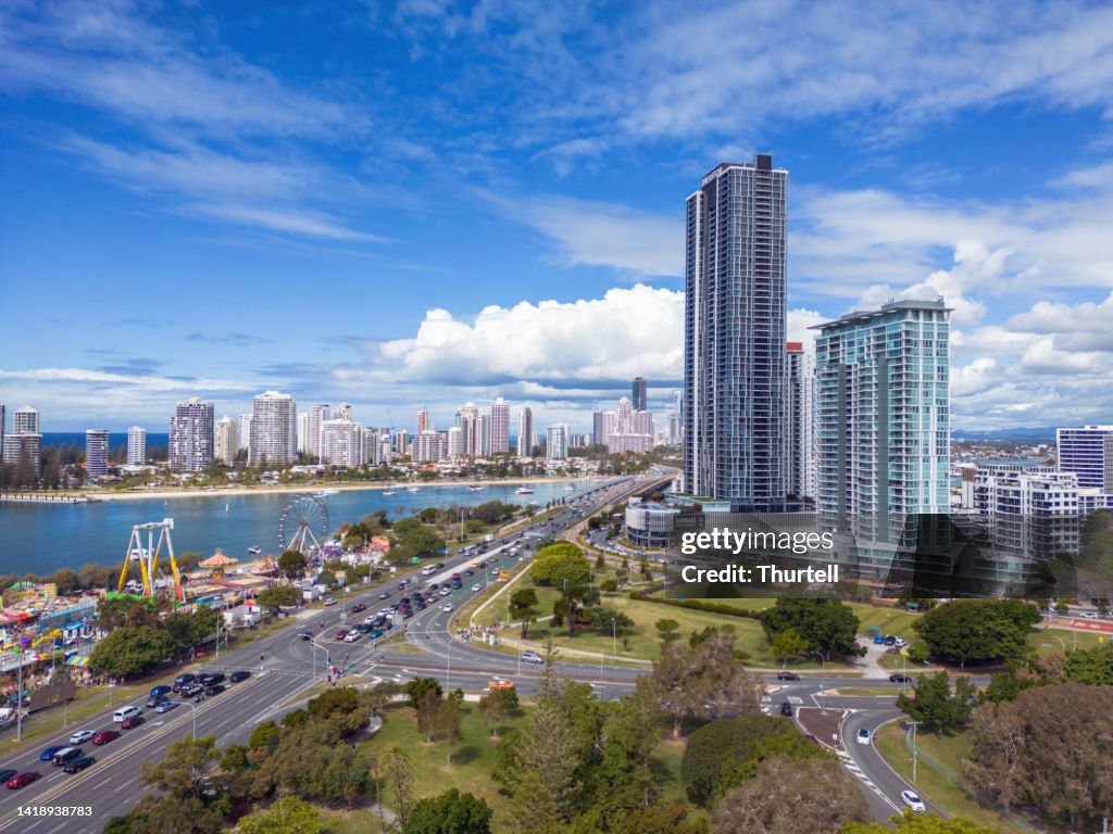 Southport, Queensland mit Blick auf das Surfers Paradise über den Broadwater