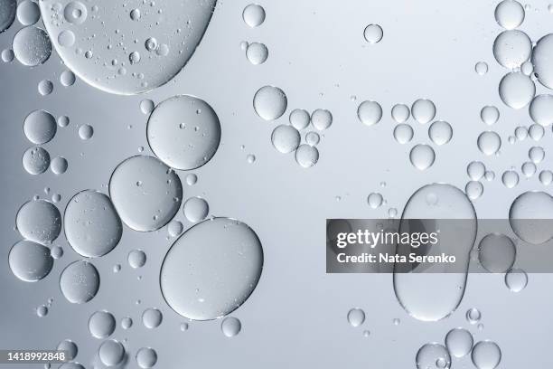 oil with bubbles on grey monochrome background - oil flow imagens e fotografias de stock