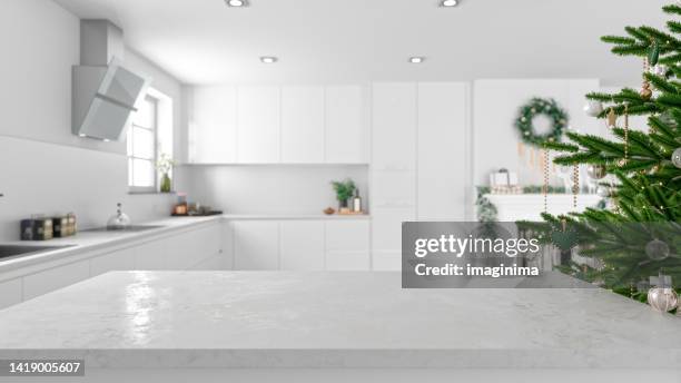 marble table in modern kitchen with christmas decoration - kookeiland stockfoto's en -beelden