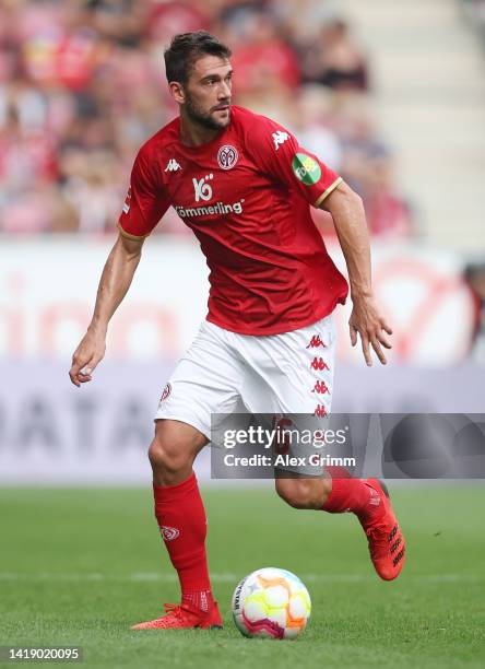 Stefan Bell of Mainz controls the ball during the Bundesliga match between 1. FSV Mainz 05 and Bayer 04 Leverkusen at MEWA Arena on August 27, 2022...