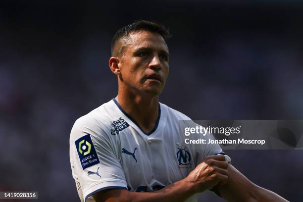 Alexis Sanchez of Olympique De Marseille reacts during the Ligue 1 match between OGC Nice and Olympique Marseille at Allianz Riviera on August 28,...