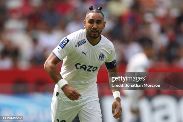 Dimitri Payet of Olympique De Marseille during the Ligue 1 match between OGC Nice and Olympique Marseille at Allianz Riviera on August 28, 2022 in...