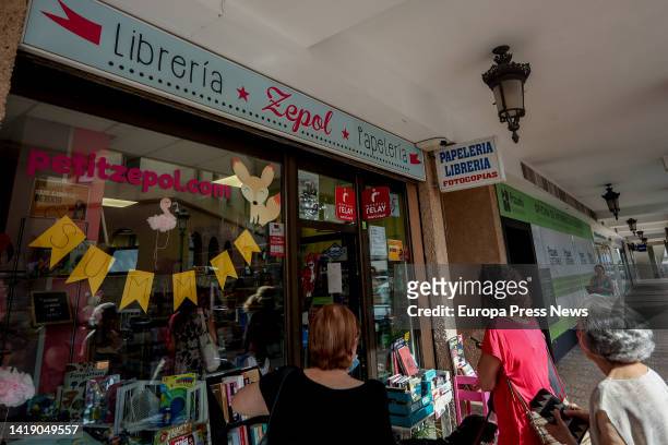 Several people queue at the bookstore-paper store 'Zepol', a week before the start of the school year in some autonomous communities, on 29 August,...