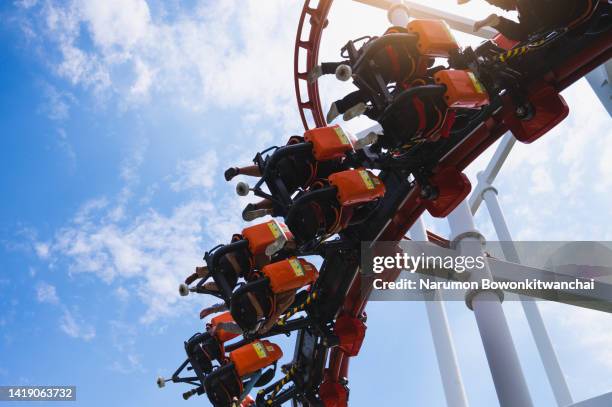 the rollercoaster moving fast - montaña rusa fotografías e imágenes de stock