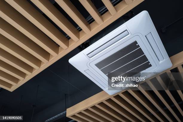 air conditioner on the ceiling - air duct 個照片及圖片檔