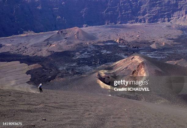 volcano pico de fogo cape verde - dormant volcano stock-fotos und bilder