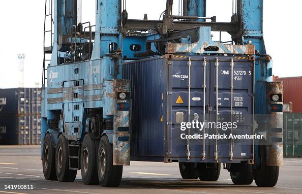 Iff Containers Containers are transported from the giant vessel