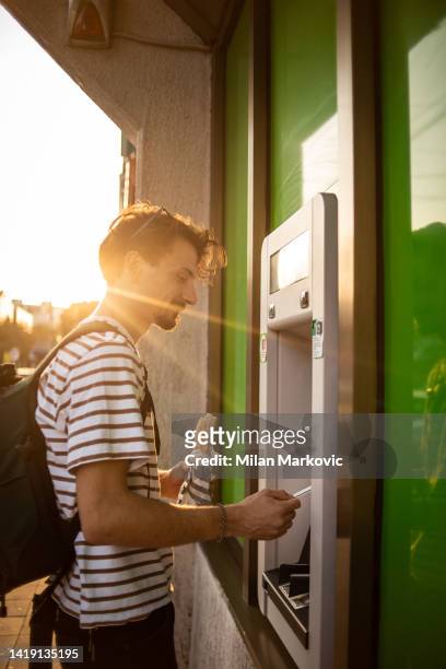 i will check my account balance - customers pay with contactless cards imagens e fotografias de stock