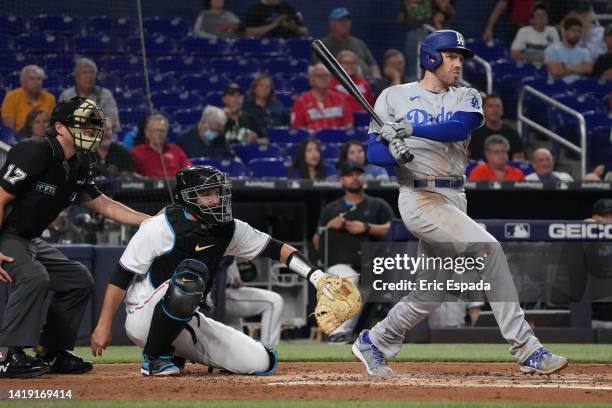 Freddie Freeman of the Los Angeles Dodgers hits a single in the third inning against the Miami Marlins at loanDepot park on August 29, 2022 in Miami,...