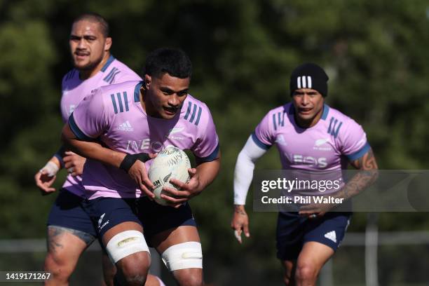 Tupou Vaa'i runs the ball during a New Zealand All Blacks Training Session at Beetham Park on August 30, 2022 in Hamilton, New Zealand.