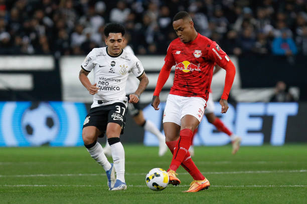 Du Queiroz of Corinthians competes for the ball with Natan of Red Bull Bragantino during the match between Corinthians and Bragantino as part of...