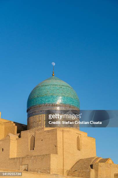 moon over kaylan mosque, bukhara, uzbekistan, central asia - cupola stock pictures, royalty-free photos & images