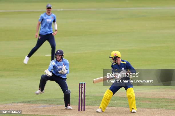 Wicket keeper Ollie Robinson of Kent juggles the catch of Hampshire's Tom Prest during the Royal London Cup Semi Final between Hampshire and Kent...