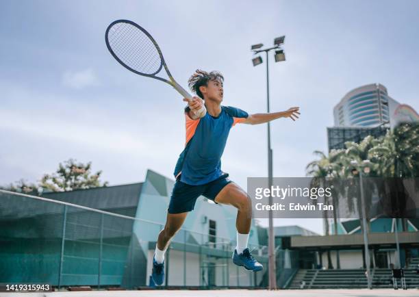 skilful asian chinese tennis player jumping mid air making a save - hardcourt 個照片及圖片檔