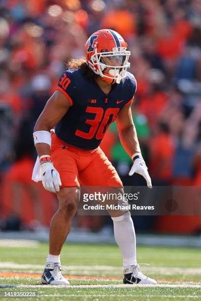 Sydney Brown of the Illinois Fighting Illini in action against the Wyoming Cowboys during the first half at Memorial Stadium on August 27, 2022 in...