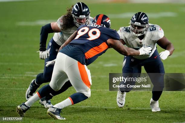 Nate Davis of the Tennessee Titans and offensive tackle Dennis Kelly protect the pocket during an NFL game against the Denver Broncos, Monday, Sep....