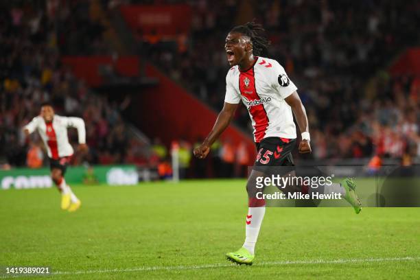 Romeo Lavia of Southampton scores their team's first goal during the Premier League match between Southampton FC and Chelsea FC at Friends Provident...