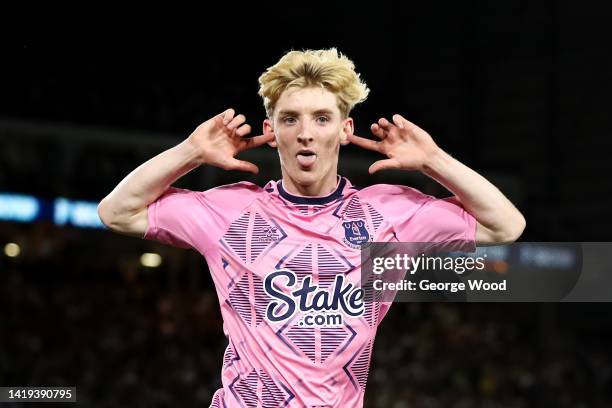 Anthony Gordon of Everton celebrates after scoring their team's first goal during the Premier League match between Leeds United and Everton FC at...