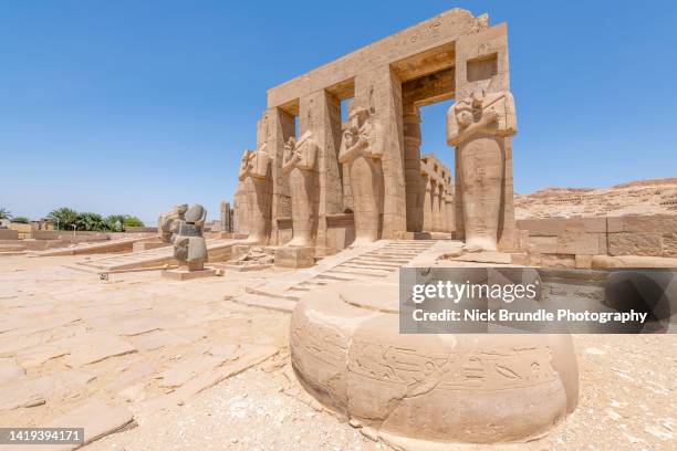 ramesseum, luxor, egypt. - ancient civilization stock-fotos und bilder