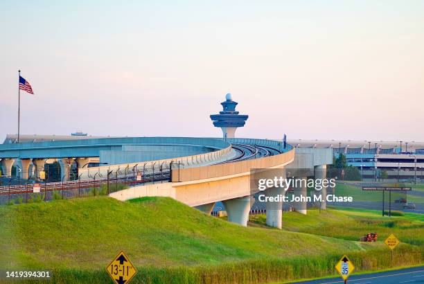 new metro silver line empty tracks at washington dulles international airport - washington dc international airport stock pictures, royalty-free photos & images
