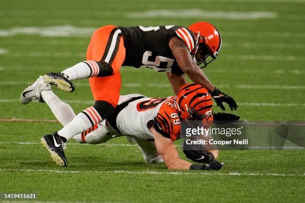 Malcolm Smith of the Cleveland Browns hits Drew Sample of the Cincinnati Bengals during an NFL game against the Cincinnati Bengals, Thursday, Sep. 17...