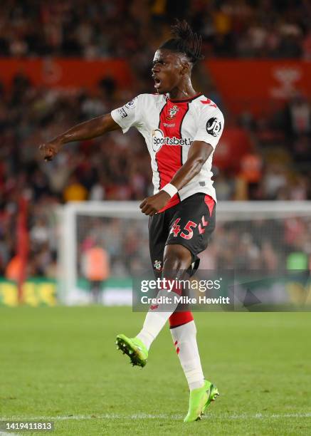 Romeo Lavia of Southampton scores their team's first goal during the Premier League match between Southampton FC and Chelsea FC at Friends Provident...