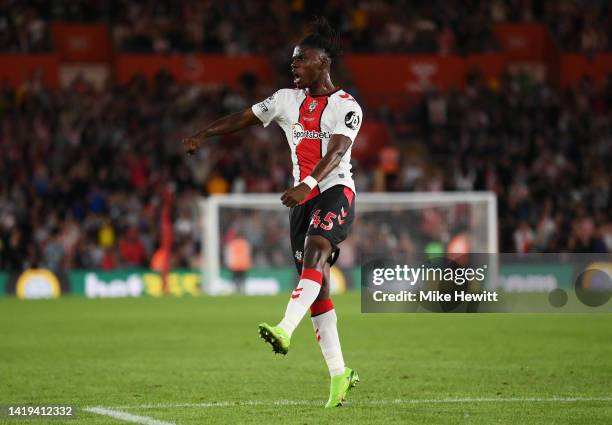 Romeo Lavia of Southampton scores their team's first goal during the Premier League match between Southampton FC and Chelsea FC at Friends Provident...