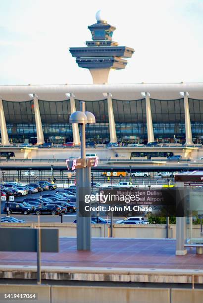 new metro silver line station at washington dulles international airport - dulles stock pictures, royalty-free photos & images