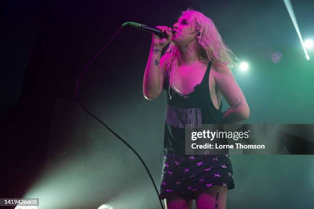 Laura Less Les 100 Photos and Premium High Res Pictures - Getty Images