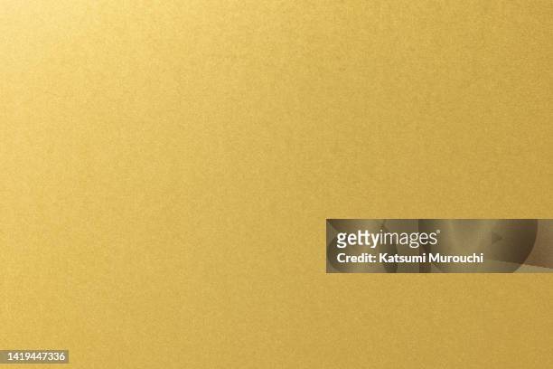 metalic gold wall paper background - foil material stock-fotos und bilder