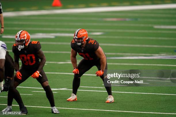 Andy Janovich of the Cleveland Browns on the line of scrimmage during an NFL game against the Dallas Cowboys on October 4, 2020 in Arlington, Texas.