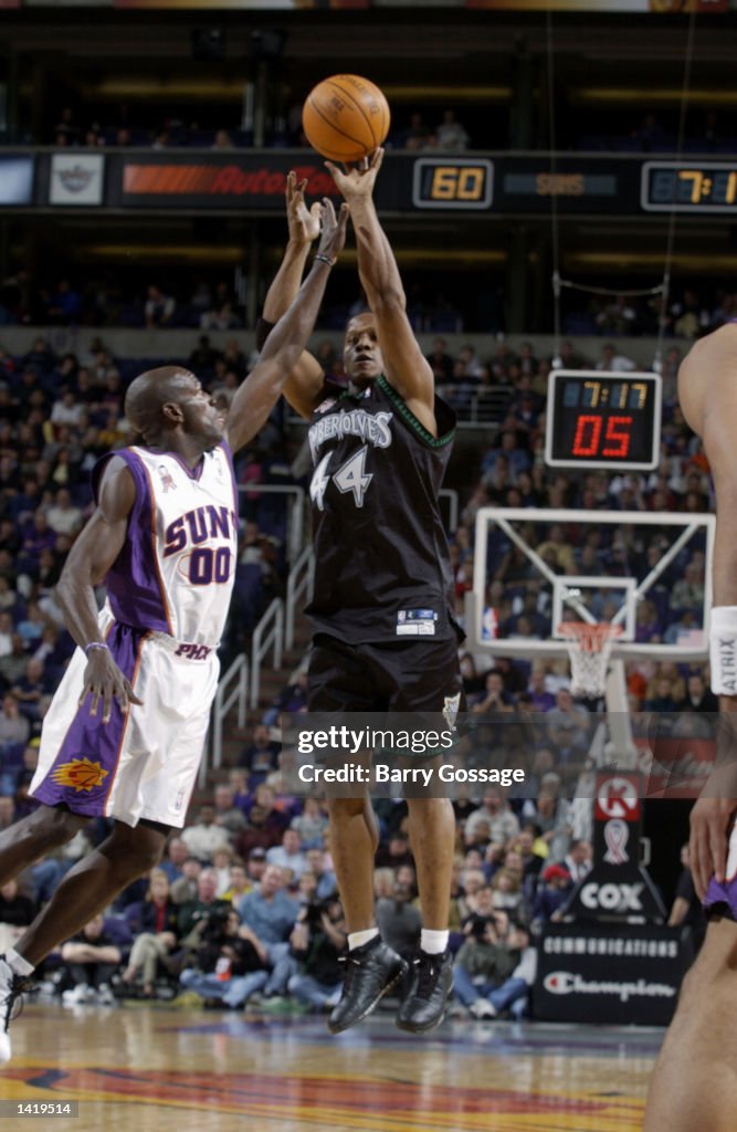 Guard Anthony Peeler of Minnesota Timberwolves shoots the ball over