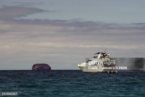 Bateau de la compagnie "Nortada" pour transporter des touristes dans les îles Galápagos, en 1992, Equateur.