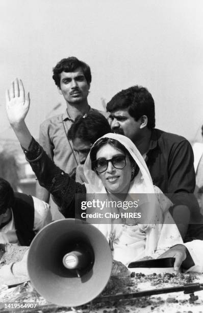 Le meeting de Benazir Bhutto lors de la campagne des élections législatives dans le Pendjab, le 14 novembre 1988.