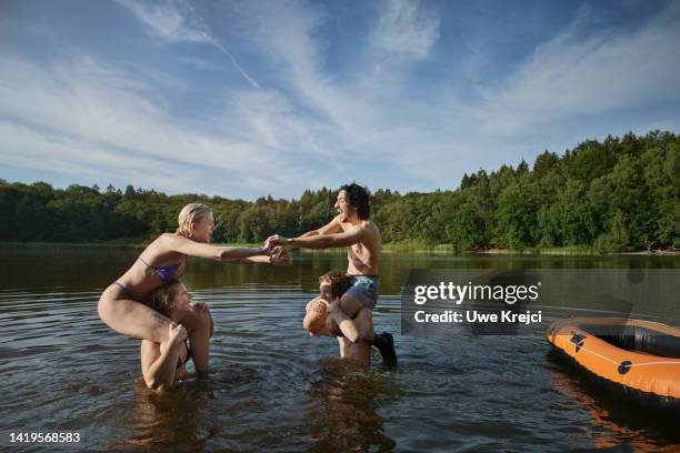 group of friends having fun at the lake - bote neumático fotografías e imágenes de stock