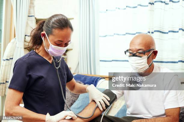 nurse and patient at home - infectious disease control stock pictures, royalty-free photos & images