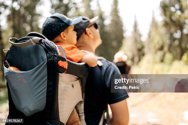 temps d’aventure avec papa - zone géographique historique photos et images de collection