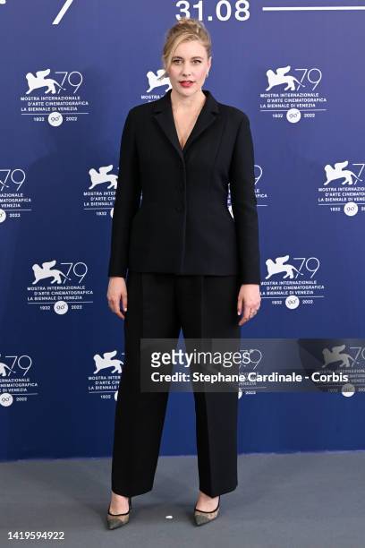 Greta Gerwig attends the photocall for "White Noise" at the 79th Venice International Film Festival on August 31, 2022 in Venice, Italy.