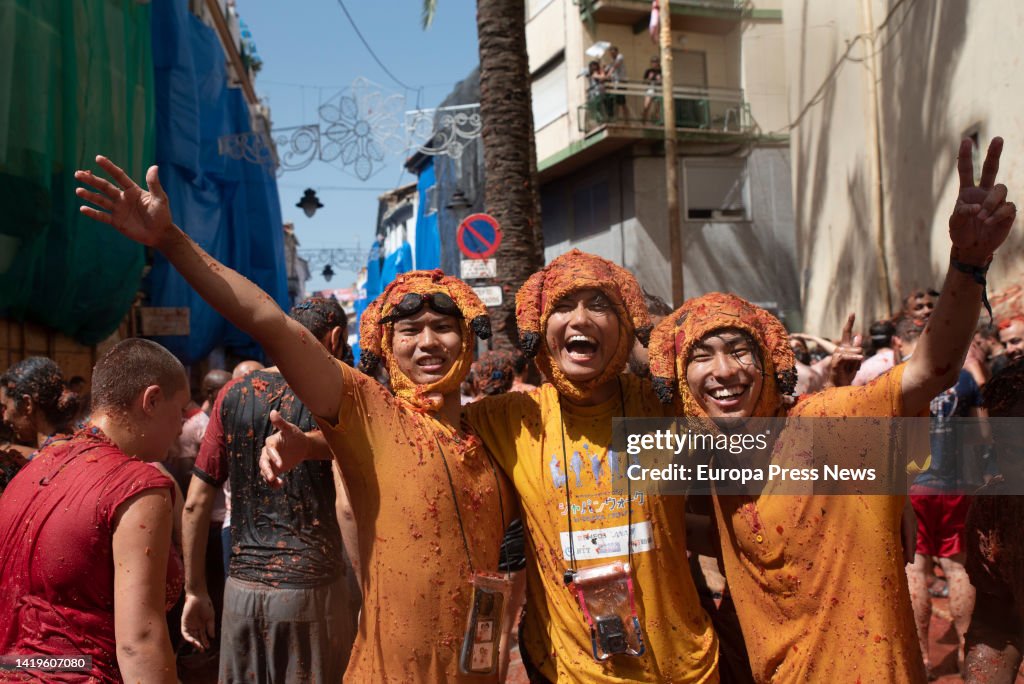 La Tomatina Celebrates Its 75th Anniversary With 130 Tons Of Tomatoes In The Streets Of Buñol.