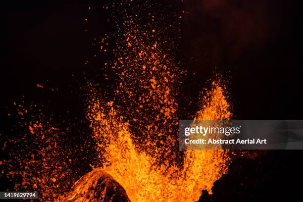 violent volcanic eruption photographed from close up, reykjanes peninsula, iceland - lava stock pictures, royalty-free photos & images
