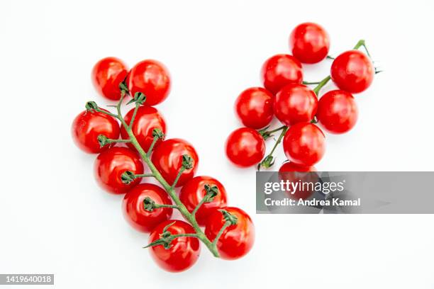 cherry tomatoes - tomate cerise photos et images de collection