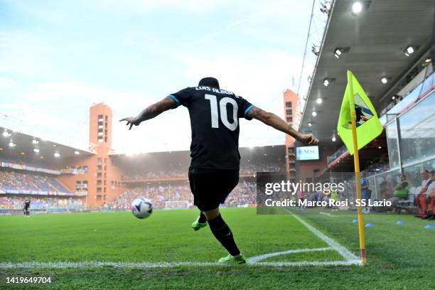 Luis Alberto of SS Lazio kicks the ball during the Serie A match between UC Sampdoria and SS Lazio at Stadio Luigi Ferraris on August 31, 2022 in...