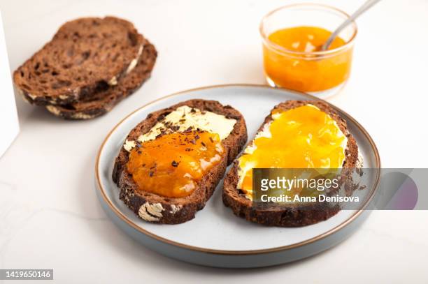 chocolate bread and apricot jam - marmalade sandwich stock pictures, royalty-free photos & images