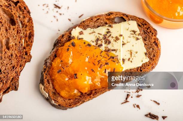 chocolate bread and apricot jam - marmalade stockfoto's en -beelden