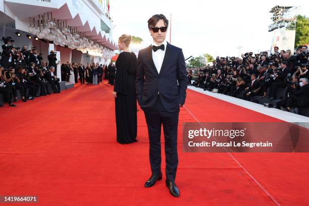 Noah Baumbach attends the "White Noise" and opening ceremony red carpet at the 79th Venice International Film Festival on August 31, 2022 in Venice,...