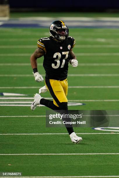 Jordan Dangerfield of the Pittsburgh Steelers runs down field during an NFL game against the Pittsburgh Steelers, Sunday, Nov. 08 in Arlington, Texas.